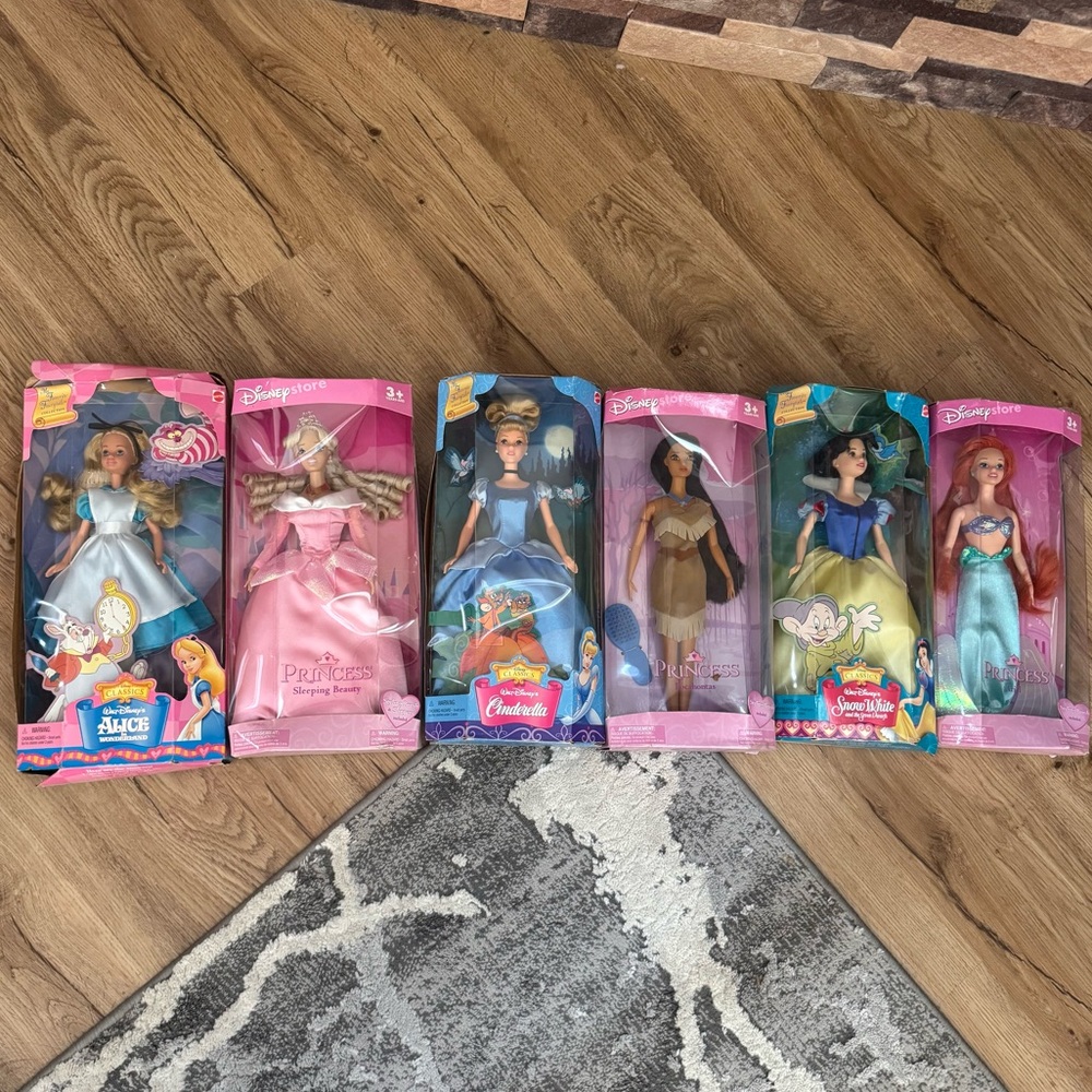 Set of 6 Disney Store Princess Dolls, all in boxes